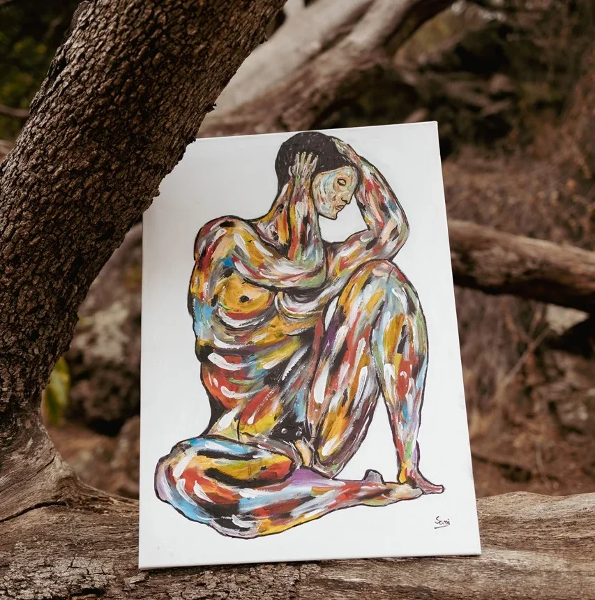 Pintura colorida de una figura humana sentada, arte abstracto - Gianluca Urraso