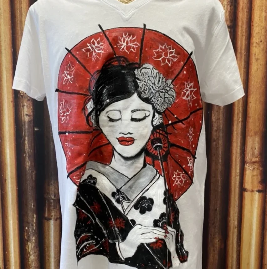 Camiseta blanca con estampado de geisha y sombrilla roja - Gianluca Urraso