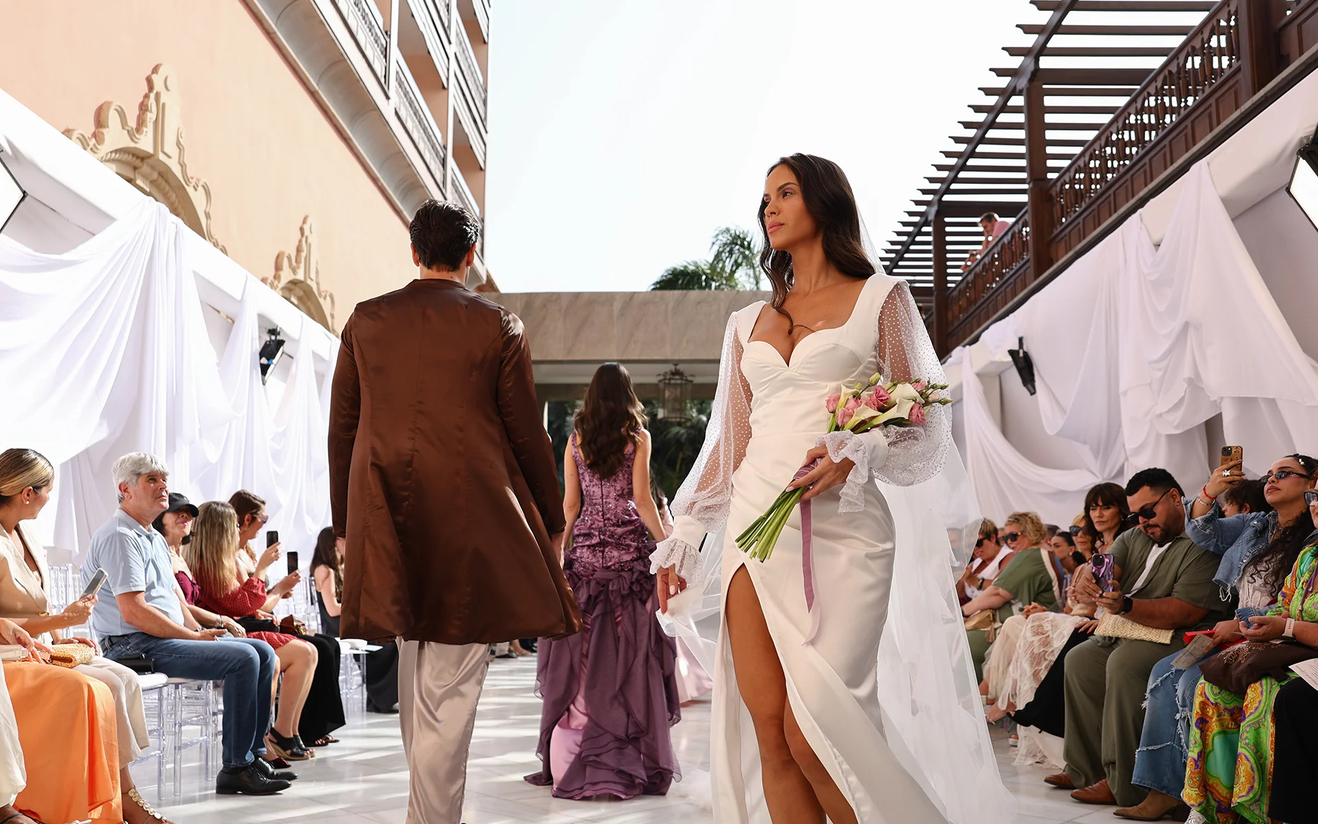 Novia desfila en colección de moda en Gran Canaria - Gianluca Urraso