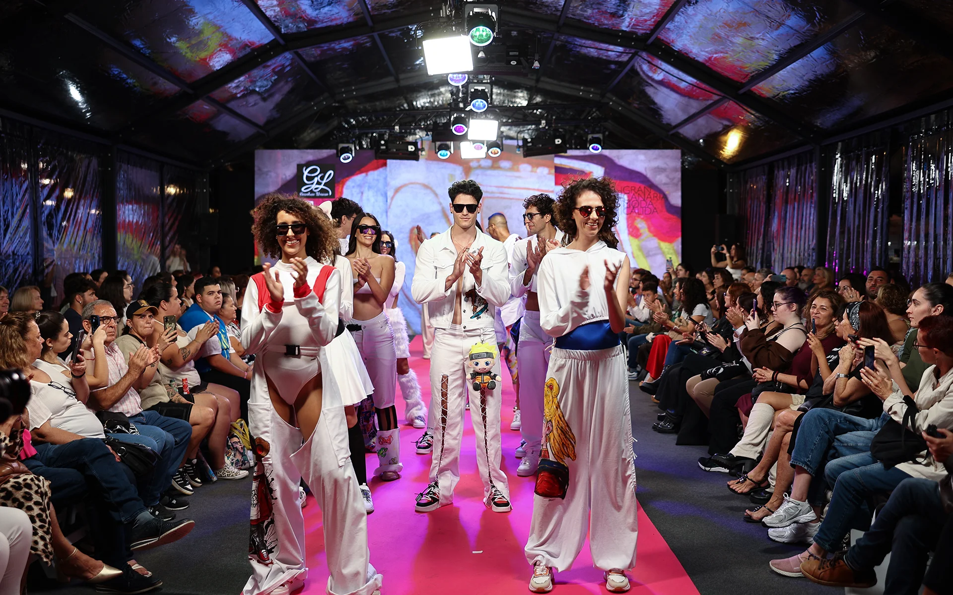 Modelos en pasarela con colecciones de moda en Gran Canaria. - Gianluca Urraso